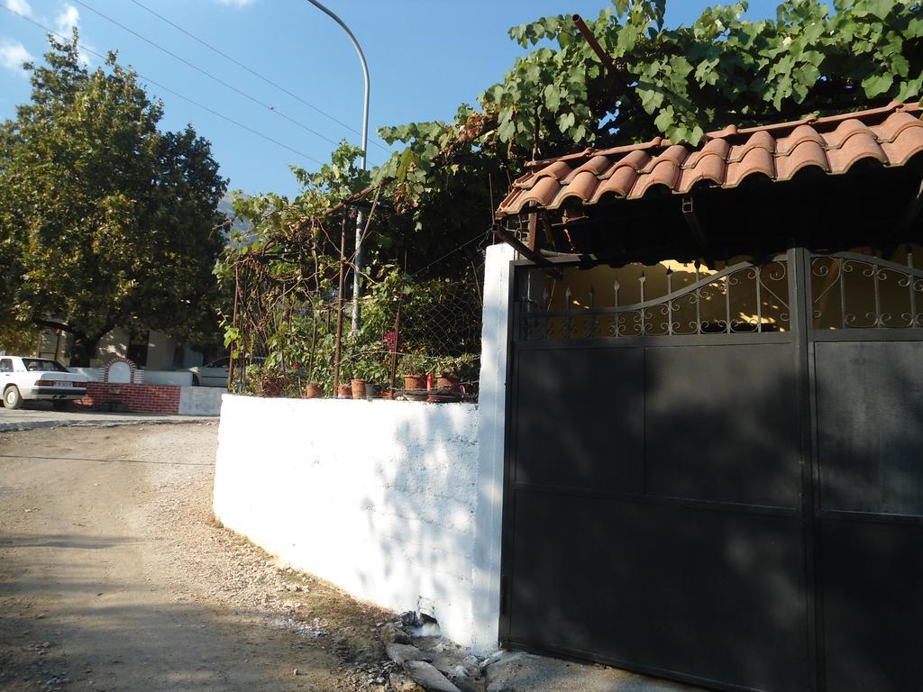 Eva Apartments Dhërmi Kültér fotó